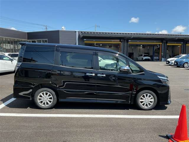 ヴォクシー2.0 ZS 煌III 4WD