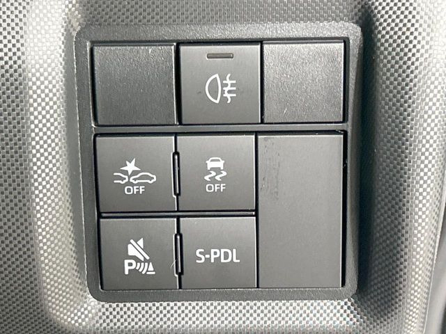 【スマートアシスト】走行中に前方の車両等を認識し、衝突しそうな時は警報とブレーキで衝突回避と被害軽減をアシスト。より安全にドライブをお楽しみいただけます。