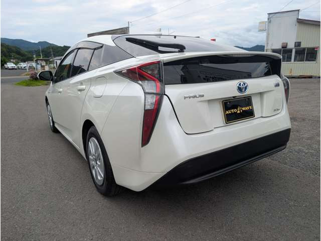 プリウス1.8 A プレミアム E-Four 4WD