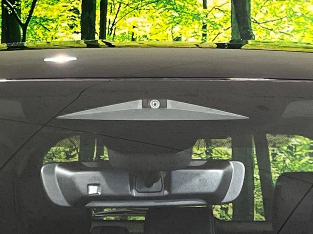 【トヨタセーフティセンス】走行中に前方の車両等を認識し、衝突しそうな時は警報とブレーキで衝突回避と被害軽減をアシスト。より安全にドライブをお楽しみいただけます。