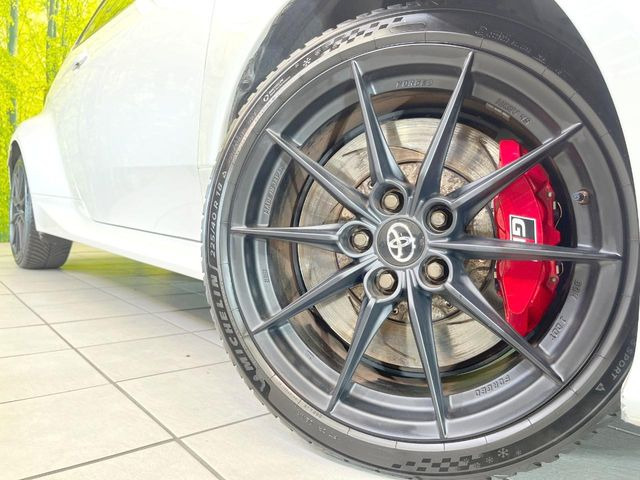 �y����18�C���`�A���~�z�C�[���z�O�ςɃ}�b�`���������A���~�z�C�[���𑕒����Ă���܂��B�e��ЊO�A���~�z�C�[����A�X�^�b�h���X�^�C�����戵�����Ă���܂��B���񂲑��k����������