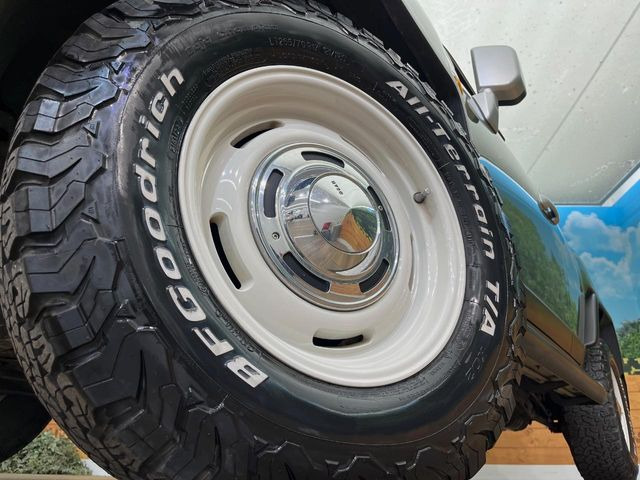 �y17�C���`�A���~�z�C�[���z�O�ςɃ}�b�`�����A���~�z�C�[���𑕒����Ă���܂��B�e��A���~�z�C�[����A�X�^�b�h���X�^�C�����戵�����Ă���܂��B���񂲑��k����������