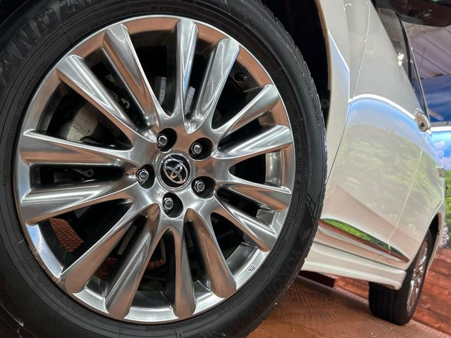 �y����18�C���`�A���~�z�C�[���z�O�ςɃ}�b�`���������A���~�z�C�[���𑕒����Ă���܂��B�e��ЊO�A���~�z�C�[����A�X�^�b�h���X�^�C�����戵�����Ă���܂��B���񂲑��k����������