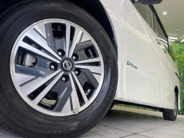�y����15�C���`�A���~�z�C�[���z�O�ςɃ}�b�`���������A���~�z�C�[���𑕒����Ă���܂��B�e��ЊO�A���~�z�C�[����A�X�^�b�h���X�^�C�����戵�����Ă���܂��B���񂲑��k����������