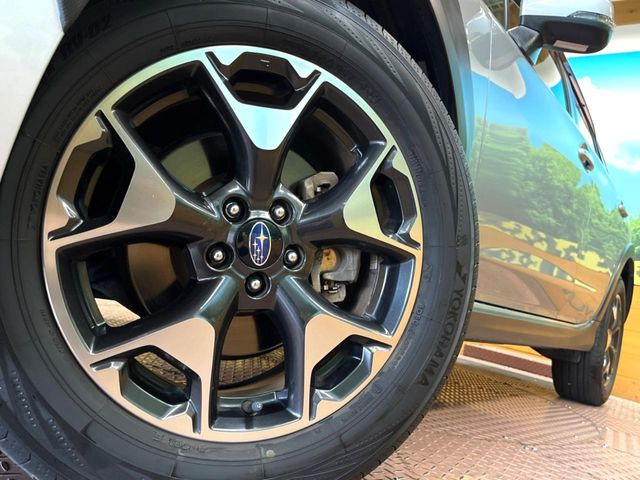 �y����17�C���`�A���~�z�C�[���z�O�ςɃ}�b�`���������A���~�z�C�[���𑕒����Ă���܂��B�e��ЊO�A���~�z�C�[����A�X�^�b�h���X�^�C�����戵�����Ă���܂��B���񂲑��k����������