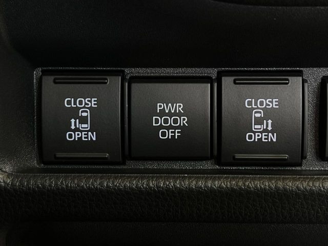 【両側パワースライドドア】スマートキーや運転席のスイッチで後席両側スライドドアの開閉が可能♪電動だから力を入れてドアを開ける必要が無く、小さなお子様でも簡単に開け閉めでき快適です♪