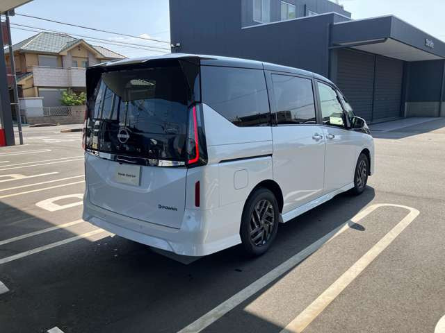 セレナ1.4 e-POWER ハイウェイスターV