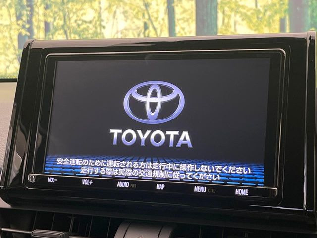 【純正ナビ】人気の純正ナビを装備しております。ナビの使いやすさはもちろん、オーディオ機能も充実!キャンプや旅行はもちろん、通勤や買い物など普段のドライブも楽しくなるはず♪
