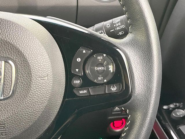 【アダプティブクルーズコントロール】高速道路での長距離走行が楽に!!自動で速度を保つクルーズコントロールが、衝突軽減システムと連携し、前方の車両を感知して車間を保つように速度調節してくれます!!