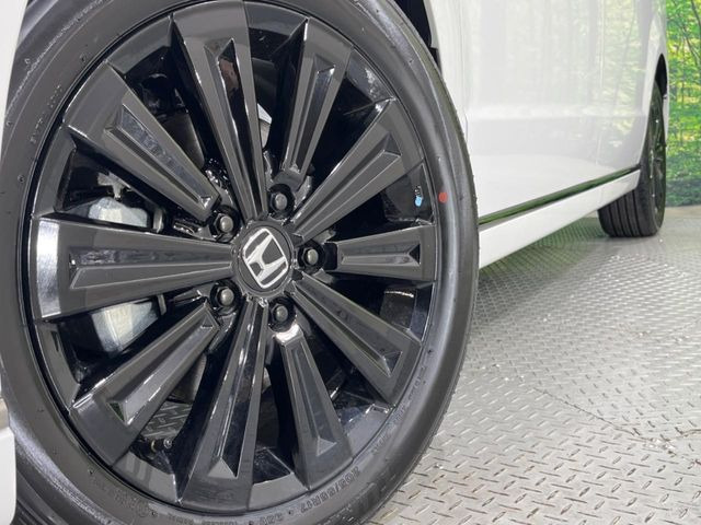 �y�����A���~�z�C�[���z�O�ςɃ}�b�`���������A���~�z�C�[���𑕒����Ă���܂��B�e��ЊO�A���~�z�C�[����A�X�^�b�h���X�^�C�����戵�����Ă���܂��B���񂲑��k����������