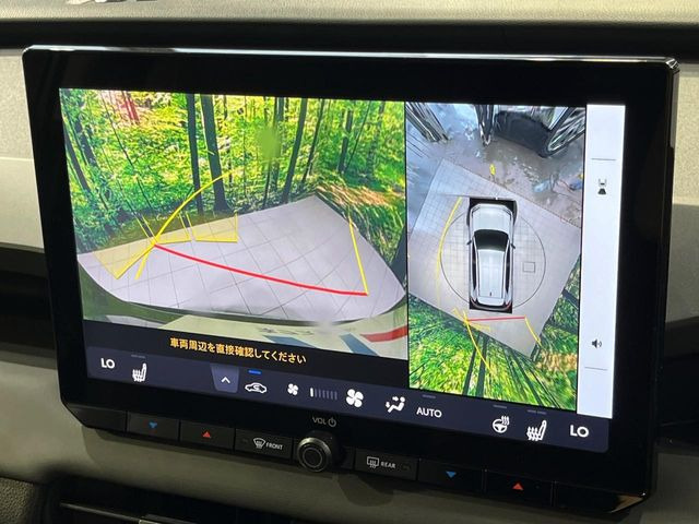 【パノラミックビューモニター】専用のカメラにより、上から見下ろしたような視点で360度クルマの周囲を確認することができます☆死角部分も確認しやすく、狭い場所での切り返しや駐車もスムーズに行えます。