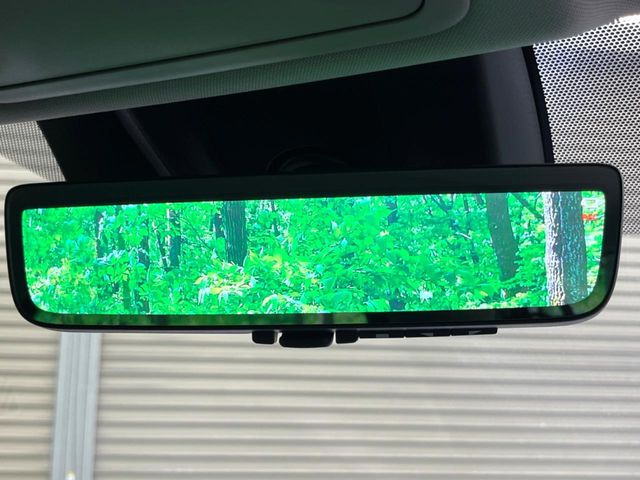 【デジタルインナーミラー】後席の大きな荷物や同乗者で後方が確認しづらい時でも安心!カメラが撮影した車両後方の映像をルームミラー内に表示。クリアな視界で状況の確認が可能です!