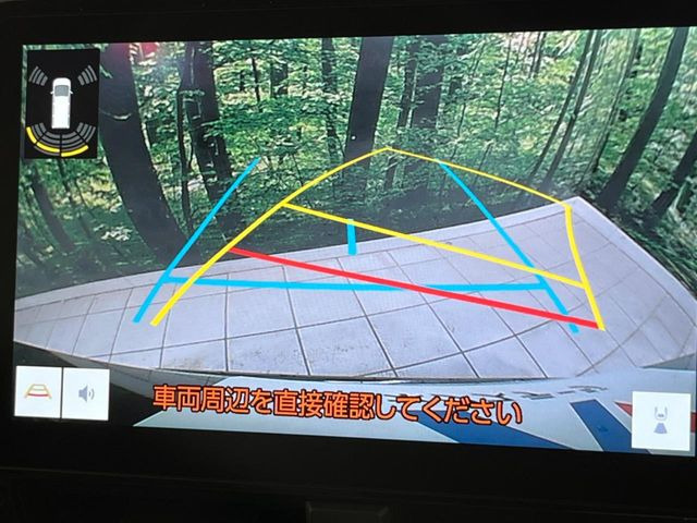【バックカメラ】駐車時に後方がリアルタイム映像で確認できます。大型商業施設や立体駐車場での駐車時や、夜間のバック時に大活躍!運転スキルに関わらず、今や必須となった装備のひとつです!