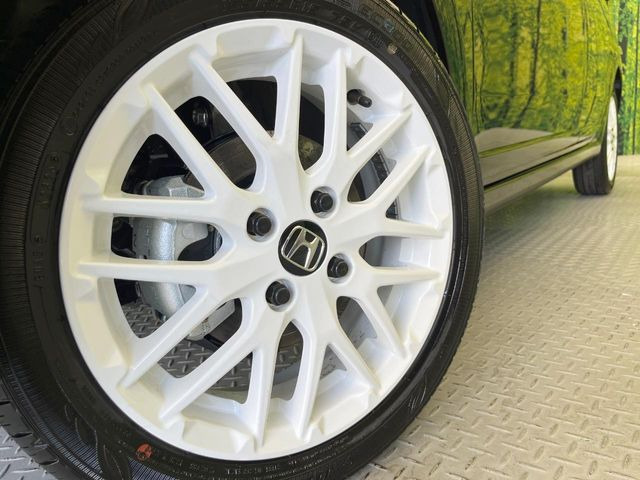 �y����15�C���`�A���~�z�C�[���z�O�ςɃ}�b�`���������A���~�z�C�[���𑕒����Ă���܂��B�e��ЊO�A���~�z�C�[����A�X�^�b�h���X�^�C�����戵�����Ă���܂��B���񂲑��k����������