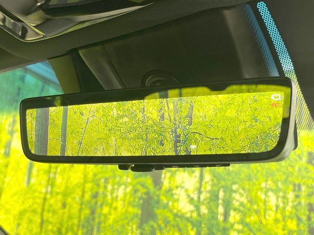 【デジタルインナーミラー】後席の大きな荷物や同乗者で後方が確認しづらい時でも安心!カメラが撮影した車両後方の映像をルームミラー内に表示。クリアな視界で状況の確認が可能です!
