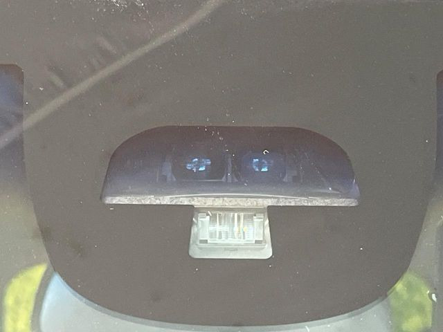 【シティブレーキアクティブシステム】低速走行中に前方の車両等を認識し、衝突しそうな時は警報とブレーキで衝突回避と被害軽減をアシスト。より安全にドライブをお楽しみいただけます。