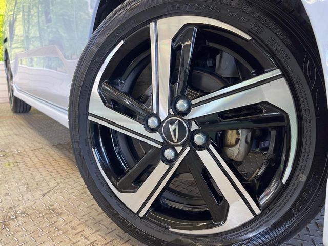 �y����15�C���`�A���~�z�C�[���z�O�ςɃ}�b�`���������A���~�z�C�[���𑕒����Ă���܂��B�e��ЊO�A���~�z�C�[����A�X�^�b�h���X�^�C�����戵�����Ă���܂��B���񂲑��k����������