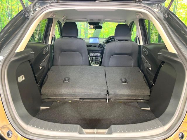 ���i�̂���������ʋ΁A���}���ɏ\���ȉ׎��X�y�[�X���m�ۂ��Ă���܂��B�Z�J���h�V�[�g��|���ƁA�傫�ȉו��̐ύڂ��\�ł���