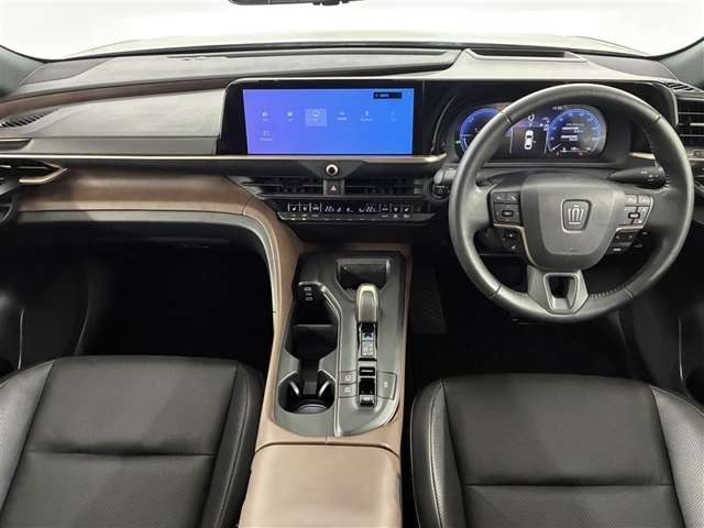 クラウンクロスオーバー2.5 G アドバンスト レザー パッケージ E-Four 4WD