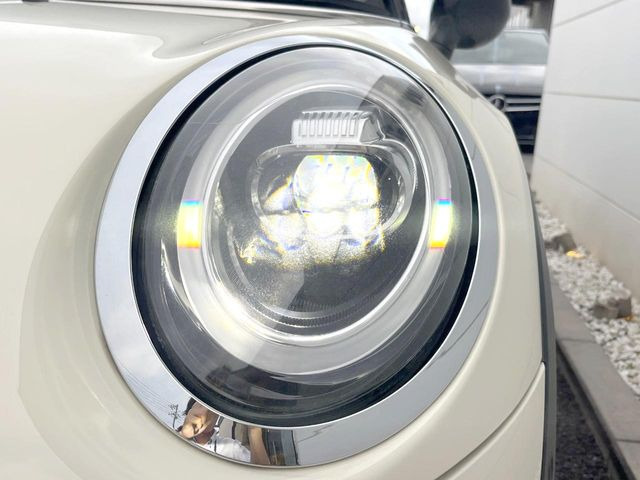 ��LED�w�b�h���C�g:��ԑ��s�����ǍD�Ȏ��E���m�ۂ����S���ĉ^�]�ł��鍂�P�xLED�w�b�h���C�g�𑕔�!�_�����x�������A����d�͂��}�����Ă��܂��B