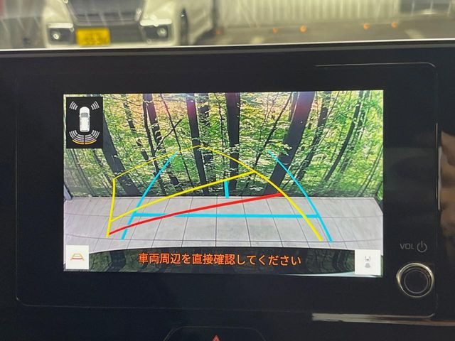 【バックカメラ】駐車時に後方がリアルタイム映像で確認できます。大型商業施設や立体駐車場での駐車時や、夜間のバック時に大活躍!運転スキルに関わらず、今や必須となった装備のひとつです!