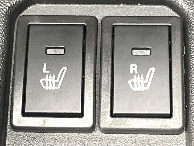 【シートヒーター】寒い日に重宝するシートヒーター!エアコンより早く温まってくれるので寒がりの人も安心ですね♪エアコンの温風は乾燥するから苦手、という方にもをおすすめです。