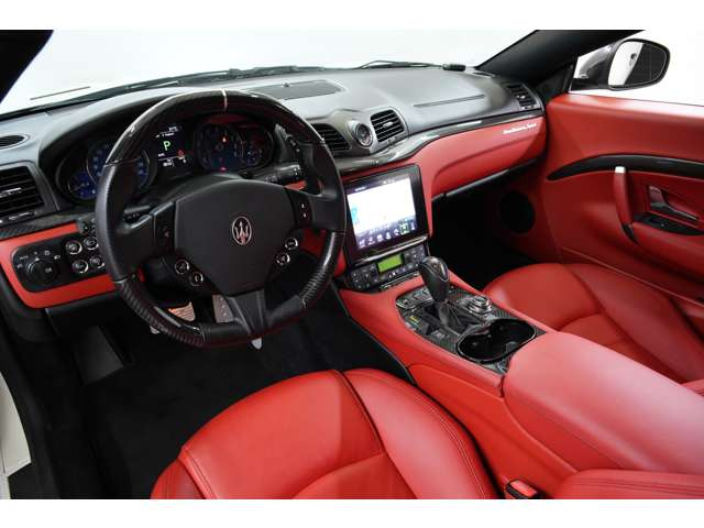 �܂��X�|�[�c�J�[�ł���Ȃ����l�����K�ɏ���L�X��Ԃ�����A���f�����̂Ƃ��蒷�������s����Ȃ��ł���GT�J�[�ł������܂��B�t�F���[���G���W���𐥔񂲑̊����������܂��B