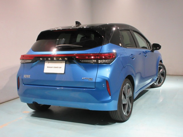 ノートオーラ1.2 G FOUR レザーエディション 4WD