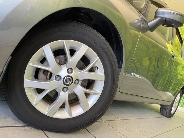 �y����15�C���`�A���~�z�C�[���z�O�ςɃ}�b�`���������A���~�z�C�[���𑕒����Ă���܂��B�e��ЊO�A���~�z�C�[����A�X�^�b�h���X�^�C�����戵�����Ă���܂��B���񂲑��k����������