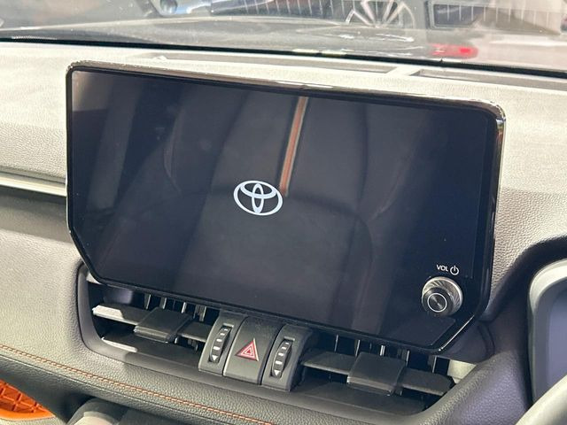 �y10.5�C���` �f�B�X�v���C�I�[�f�B�I�z���ʂ̃f�B�X�v���C��AppleCarPlay��AndroidAuto�����p�\�B�傫�ȉ�ʂŃX�}�z�i�r�A�v���������p���������܂���
