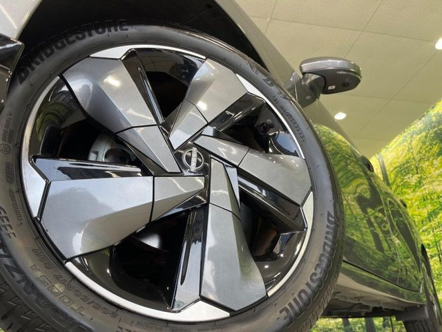 �y����17�C���`�A���~�z�C�[���z�O�ςɃ}�b�`���������A���~�z�C�[���𑕒����Ă���܂��B�e��ЊO�A���~�z�C�[����A�X�^�b�h���X�^�C�����戵�����Ă���܂��B���񂲑��k����������