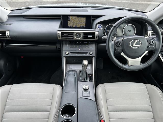 IS300h 4WD