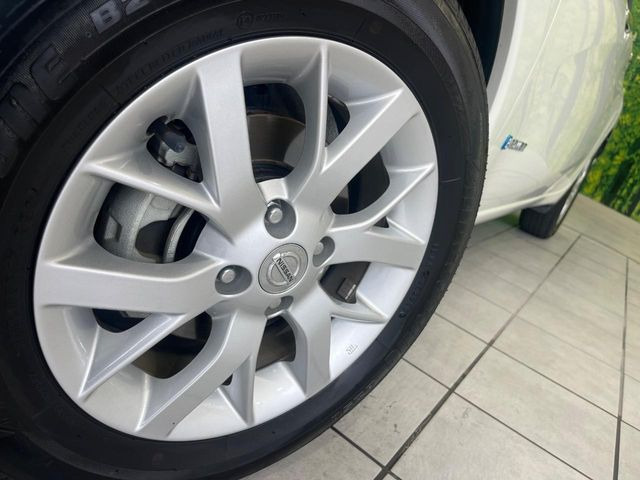 �y����15�C���`�A���~�z�C�[���z�O�ςɃ}�b�`���������A���~�z�C�[���𑕒����Ă���܂��B�e��ЊO�A���~�z�C�[����A�X�^�b�h���X�^�C�����戵�����Ă���܂��B���񂲑��k����������