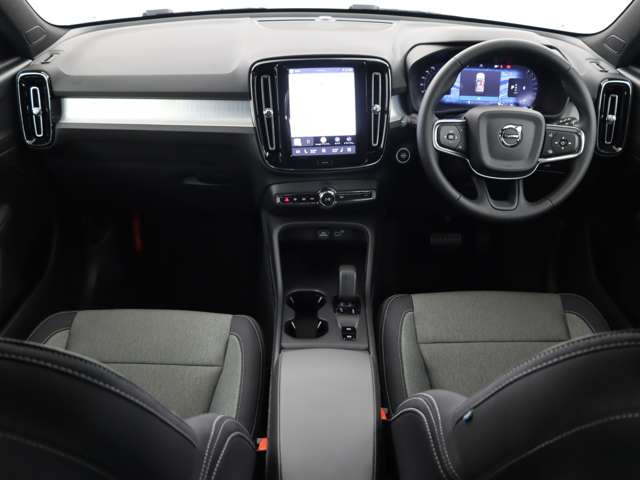 XC40エッセンシャル B3