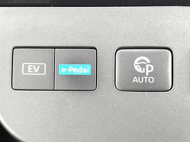 【駐車支援システム】駐車スペースを検知し、スムーズな駐車をアシスト。狭いスペースへの駐車など、駐車に自信の無い方におすすめの機能です♪