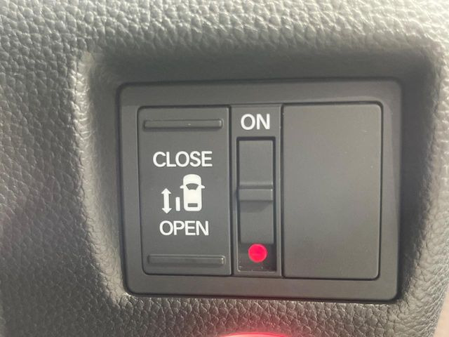 【パワースライドドア】スマートキーや運転席のスイッチでスライドドアの開閉が可能♪電動だから力を入れてドアを開ける必要が無く、小さいお子様でも、重い荷物を持っている時もラクに開け閉めできます♪