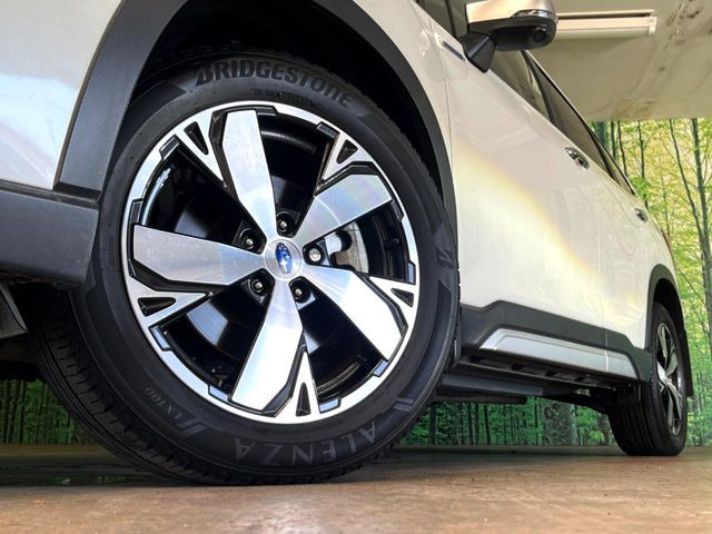 �y�����A���~�z�C�[���z�O�ςɃ}�b�`���������A���~�z�C�[���𑕒����Ă���܂��B�e��ЊO�A���~�z�C�[����A�X�^�b�h���X�^�C�����戵�����Ă���܂��B���񂲑��k����������