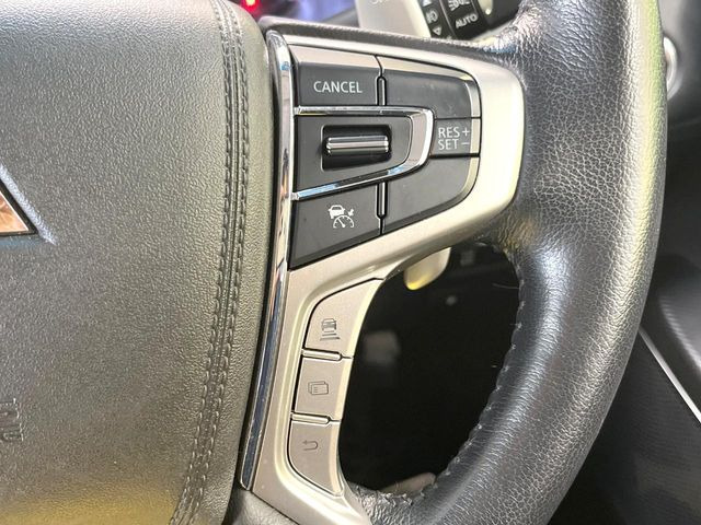 【レーダークルーズコントロール】高速道路での長距離走行が楽に!!自動で速度を保つクルーズコントロールが、衝突軽減システムと連携し、前方の車両を感知して車間を保つように速度調節してくれます!!