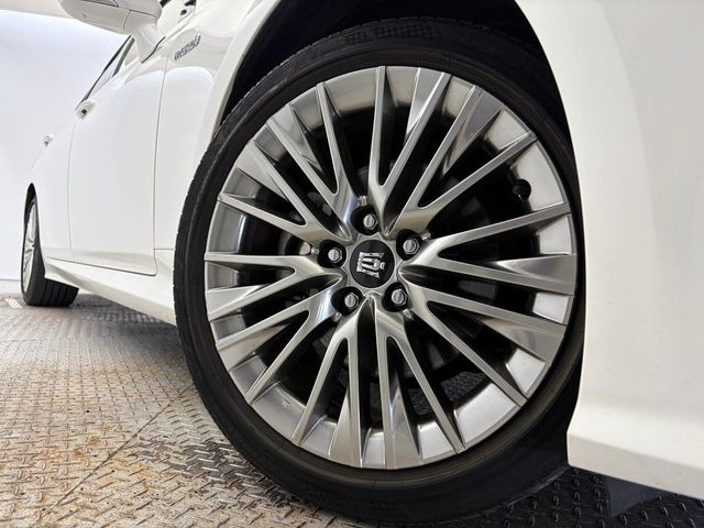 �y����18�C���`�A���~�z�C�[���z�O�ςɃ}�b�`���������A���~�z�C�[���𑕒����Ă���܂��B�e��ЊO�A���~�z�C�[����A�X�^�b�h���X�^�C�����戵�����Ă���܂��B���񂲑��k����������