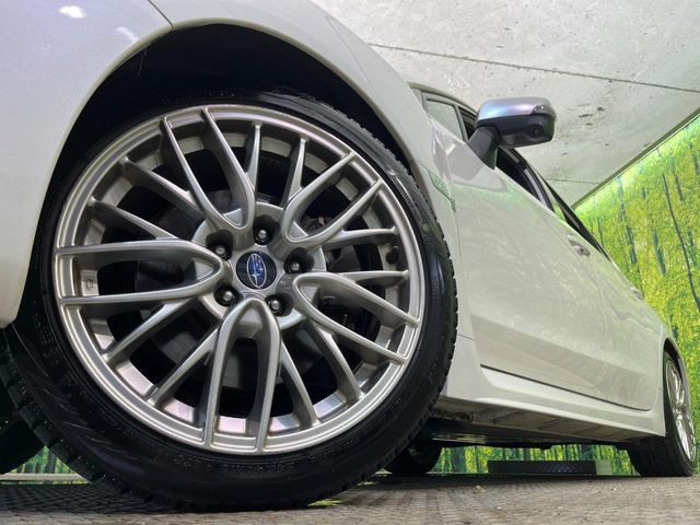 �y����18�C���`�A���~�z�C�[���z�O�ςɃ}�b�`���������A���~�z�C�[���𑕒����Ă���܂��B�e��ЊO�A���~�z�C�[����A�X�^�b�h���X�^�C�����戵�����Ă���܂��B���񂲑��k����������