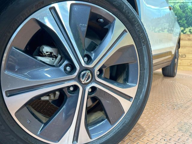 �y����17�C���`�A���~�z�C�[���z�O�ςɃ}�b�`���������A���~�z�C�[���𑕒����Ă���܂��B�e��ЊO�A���~�z�C�[����A�X�^�b�h���X�^�C�����戵�����Ă���܂��B���񂲑��k����������