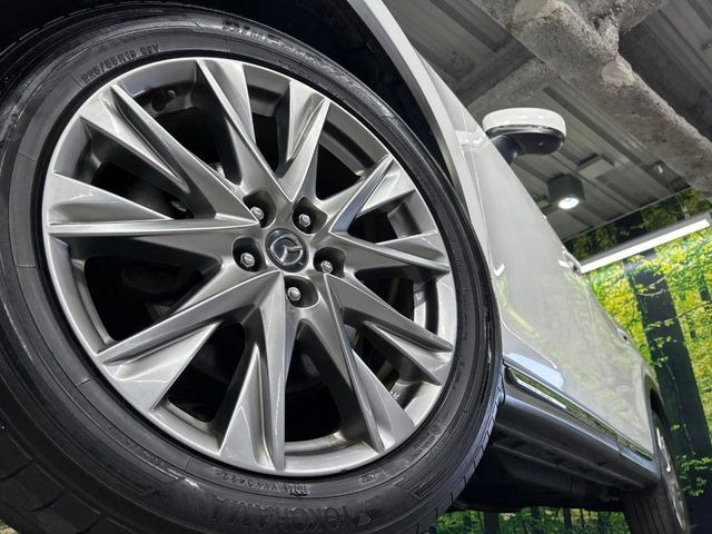 �y����19�C���`�A���~�z�C�[���z�O�ςɃ}�b�`���������A���~�z�C�[���𑕒����Ă���܂��B�e��ЊO�A���~�z�C�[����A�X�^�b�h���X�^�C�����戵�����Ă���܂��B���񂲑��k����������