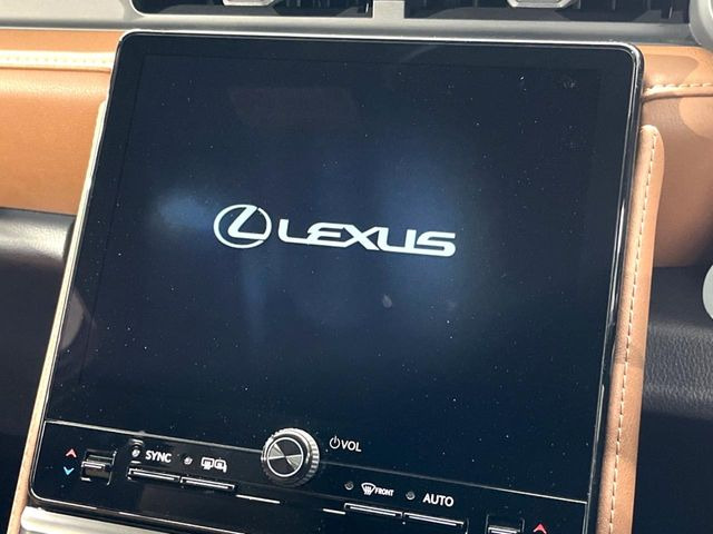 �y9.8�C���` �f�B�X�v���C�I�[�f�B�I�z���ʂ̃f�B�X�v���C��AppleCarPlay��AndroidAuto�����p�\�B�傫�ȉ�ʂŃX�}�z�i�r�A�v���������p���������܂���