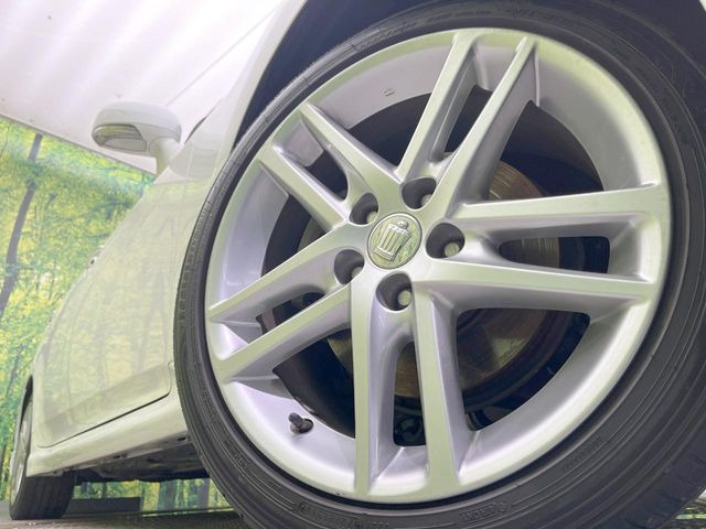 �y����18�C���`�A���~�z�C�[���z�O�ςɃ}�b�`���������A���~�z�C�[���𑕒����Ă���܂��B�e��ЊO�A���~�z�C�[����A�X�^�b�h���X�^�C�����戵�����Ă���܂��B���񂲑��k����������