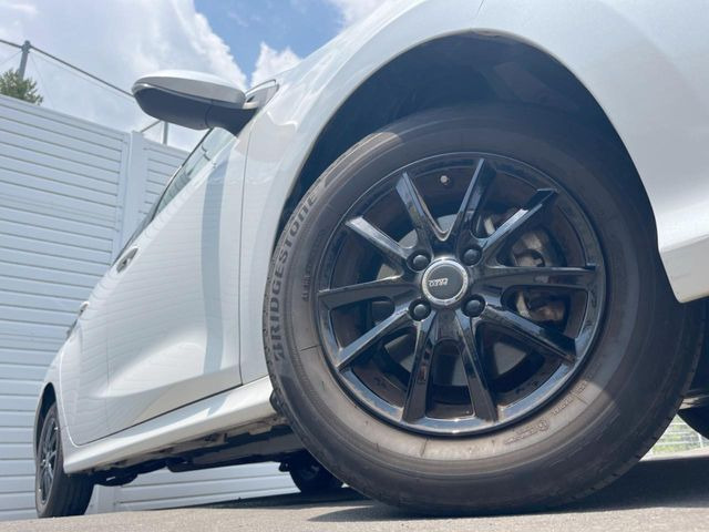�y14�C���`�A���~�z�C�[���z�O�ςɃ}�b�`�����A���~�z�C�[���𑕒����Ă���܂��B�e��A���~�z�C�[����A�X�^�b�h���X�^�C�����戵�����Ă���܂��B���񂲑��k����������