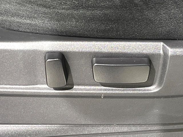 【パワーシート】スイッチ一つで簡単にシートの微調整が可能!電動だから力もいりません!快適なシートポジションにセットして、快適なドライブをお楽しみください。