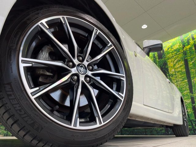 �y����17�C���`�A���~�z�C�[���z�O�ςɃ}�b�`���������A���~�z�C�[���𑕒����Ă���܂��B�e��ЊO�A���~�z�C�[����A�X�^�b�h���X�^�C�����戵�����Ă���܂��B���񂲑��k����������