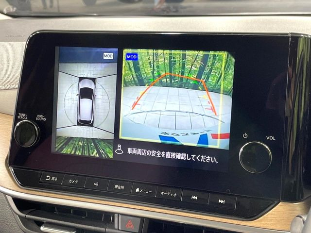 【アラウンドビューモニター】専用のカメラにより、上から見下ろしたような視点で360度クルマの周囲を確認することができます☆死角部分も確認しやすく、狭い場所での切り返しや駐車もスムーズに行えます。
