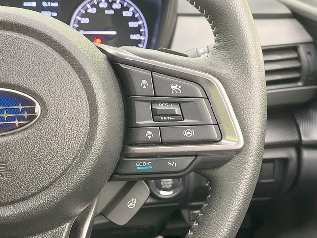 【全車速追従機能付クルーズコントロール】高速道路での長距離走行が楽に!!自動で速度を保つクルーズコントロールが、衝突軽減システムと連携し、前方の車両を感知して車間を保つように速度調節してくれます!!