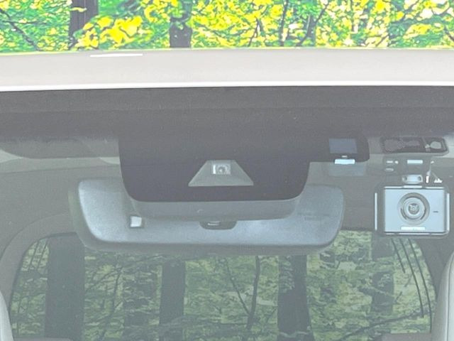 【トヨタセーフティセンス】走行中に前方の車両等を認識し、衝突しそうな時は警報とブレーキで衝突回避と被害軽減をアシスト。より安全にドライブをお楽しみいただけます。